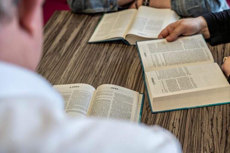Ewangelizacja w codziennym życiu – jak dzielić się wiarą?