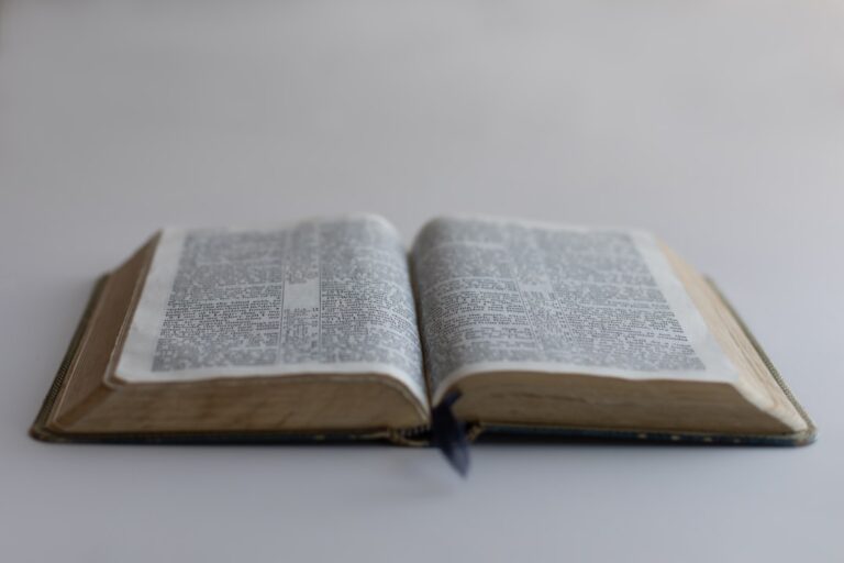 Przypowieści Jezusa w Biblii – jak je rozumieć?